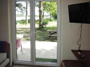 Holiday House in Szczecin at the lake with parking space for 4 persons
