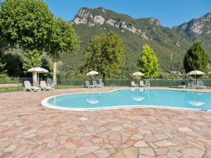 Spacious apartment in Idro with shared pool
