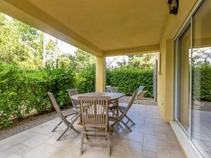 Appartements Apartment in Montauroux with Pool & Forest Views : photos des chambres