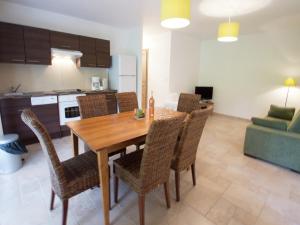 Appartements Apartment in Montauroux with Pool & Forest Views : photos des chambres