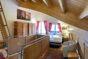 Chalet Salzburg, Dienten
