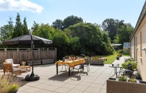 4 Bedroom Lovely Home In Dronningmølle