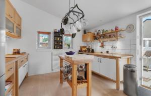 4 Bedroom Lovely Home In Dronningmølle