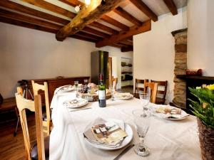 Forest-Edge Stay, Burtonville