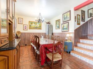 Cosy holiday home in Villanueva de Tapia with garden