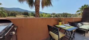 Appartements T2 Port de Porto Vecchio 4 pers vue Montagne : photos des chambres