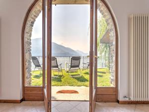 Wonderful flat with swimming pool, lift and garden