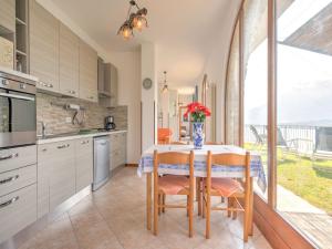 Wonderful flat with swimming pool, lift and garden