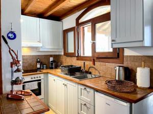 Romantic Pergamonto Cottage, private Pool & SeaView