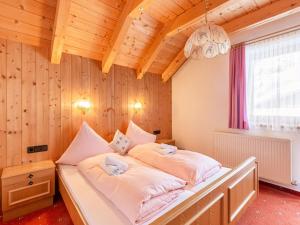 Comfortable apartment in Längenfeld with ski storage