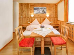 Comfortable apartment in Längenfeld with ski storage
