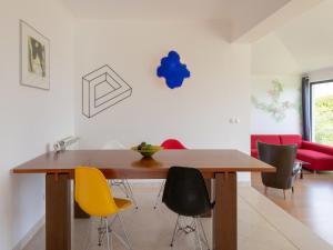 Oceanview Cliff Retreat