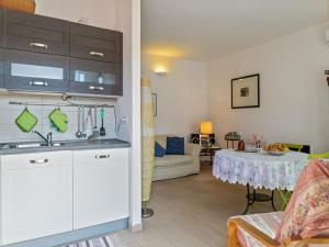 Relaxing Bosa Stay with Veranda