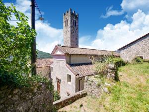 Farmhouse in Casoli near Ski Slopes