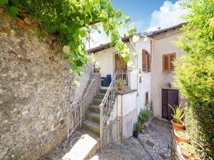 Farmhouse in Casoli near Ski Slopes
