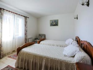 Maisons de vacances Provencal Holiday Home in Bormes-les-Mimosas with Pool : photos des chambres