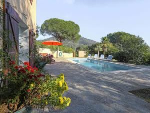Provencal Holiday Home in Bormes-les-Mimosas with Pool