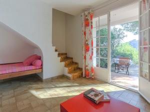 Maisons de vacances Provencal Holiday Home in Bormes-les-Mimosas with Pool : photos des chambres