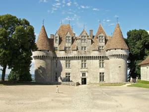Maisons de vacances Snug cottage in Saint-Eutrope-De-Born with pool : photos des chambres