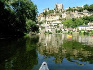 Maisons de vacances Snug cottage in Saint-Eutrope-De-Born with pool : photos des chambres