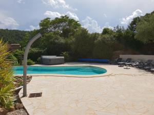 Villas Villa with heated pool, jacuzzi, sports field and stunning views : Villa 4 Chambres