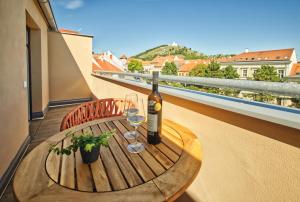 Enotéka Vinofol - winebar & café & apartments