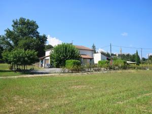 Maisons de vacances Comfortable Apartment in Lablachere with Terrace in Ardeche : photos des chambres