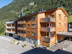 Majestic apartment in Klösterle with sauna on the Arlberg Met Terras