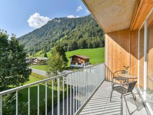 Majestic apartment in Klösterle with sauna on the Arlberg Met Terras