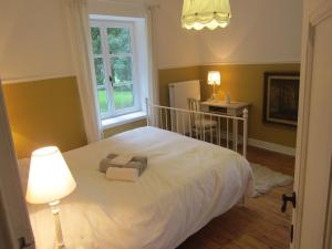 Delightful Castle in Bastogne with bubble bath