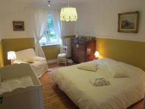 Delightful Castle in Bastogne with bubble bath