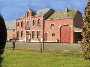Holiday home in Cul-des-Sarts with roofed terrace