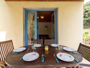 Maisons de vacances Serene Holiday Home in Les Salelles with Swimming Pool : photos des chambres