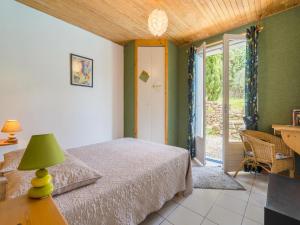Maisons de vacances Serene Holiday Home in Les Salelles with Swimming Pool : photos des chambres
