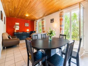 Serene Holiday Home in Les Salelles with Swimming Pool
