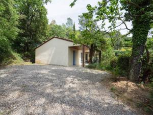 Maisons de vacances Serene Holiday Home in Les Salelles with Swimming Pool : photos des chambres