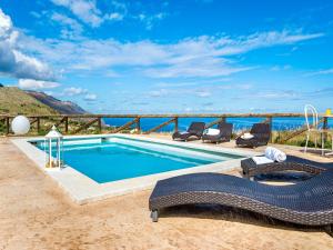 Elegant villa with private pool and sea view