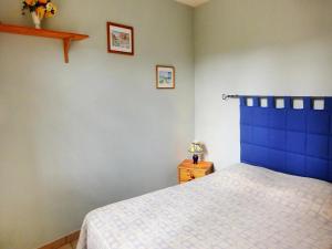 Charming holiday flat with shared pool, Malaucène