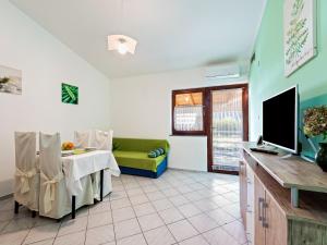 Beautiful Apartment in Jasenice near Sea 
