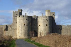 Maisons de vacances Holiday cottage with private terrace, Bellegarde : Appartement 1 Chambre