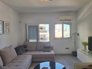 Oceanside Living - Modern 1 bedroom