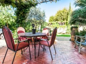 Maisons de vacances Holiday Home in Lorgues with Pool and Terrace : photos des chambres