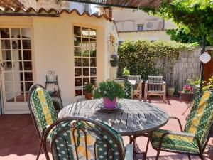 Maisons de vacances Holiday Home in Lorgues with Pool and Terrace : photos des chambres