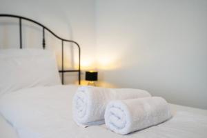 Green Greguss Calm Chic w AC by M2 Metro