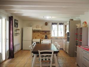 Maisons de vacances Holiday home with swimming pool,Vaison-la-Romaine : photos des chambres