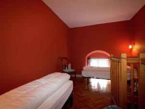 Maisons de vacances Charming Castle in Serrieres-en-Chautagn with Pool : photos des chambres