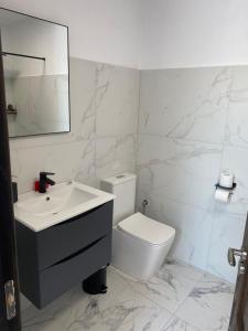 Pensiunea Farmecul Naturii și căsuțe individuale de închiriat Colibița