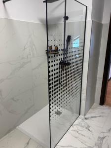 Pensiunea Farmecul Naturii și căsuțe individuale de închiriat Colibița