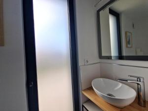 Maisons de vacances Villa with superb sea view, beach access 400 m : photos des chambres