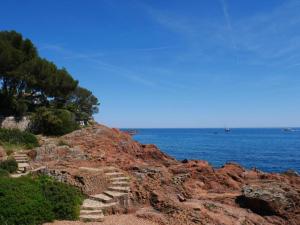 Maisons de vacances Contemporary villa with swimming pool : photos des chambres